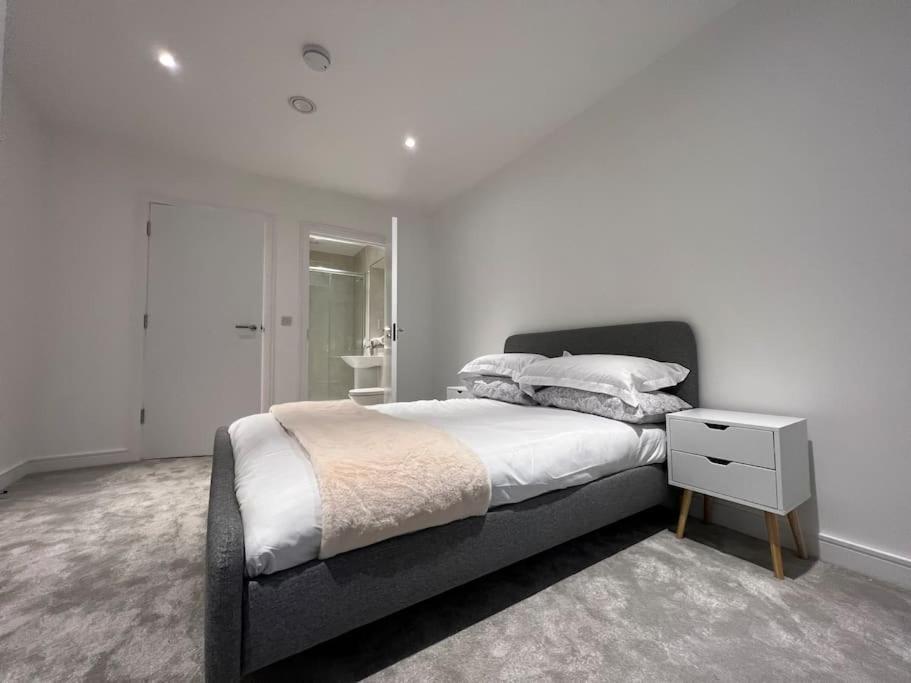 2 Bed Penthouse Style Apartment London Exterior foto