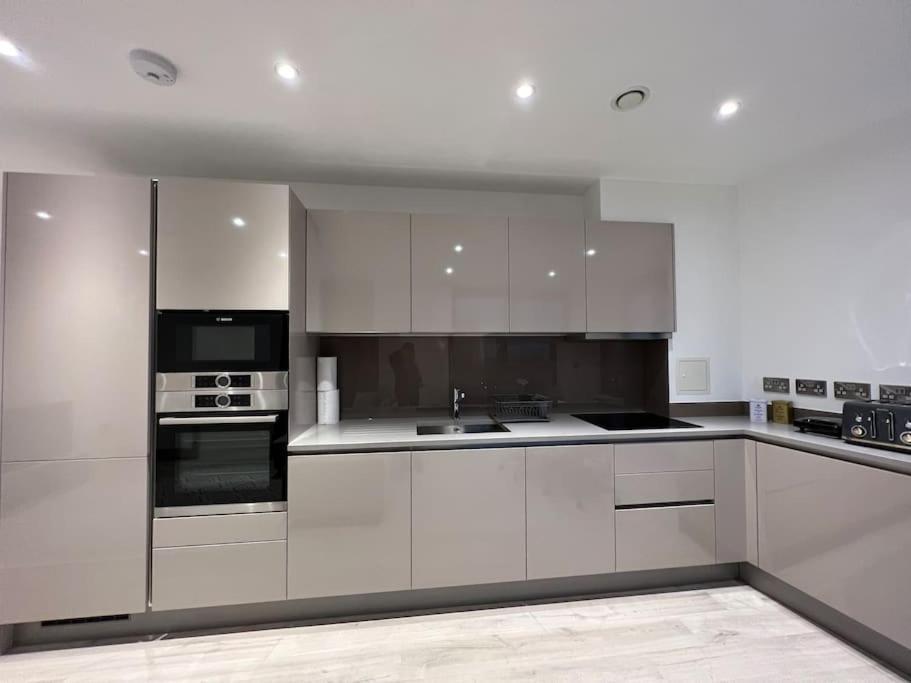2 Bed Penthouse Style Apartment London Exterior foto