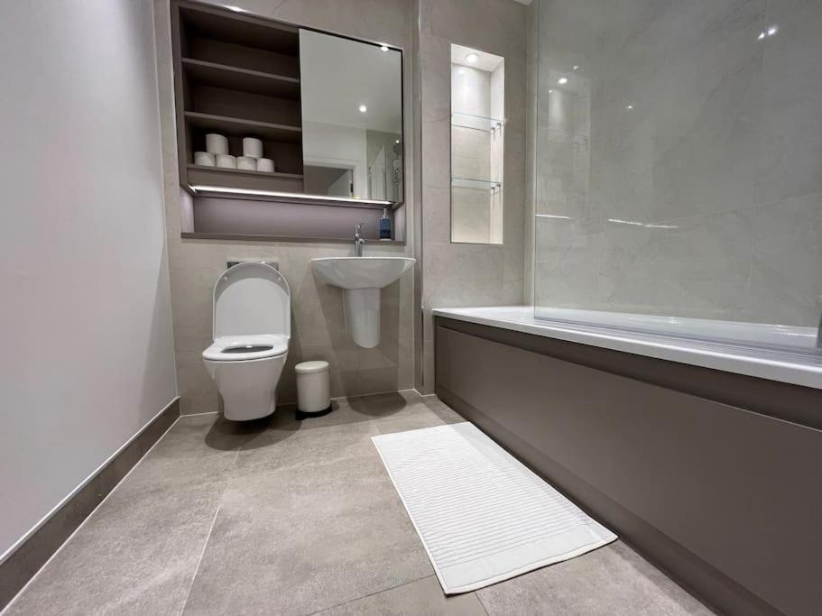 2 Bed Penthouse Style Apartment London Exterior foto