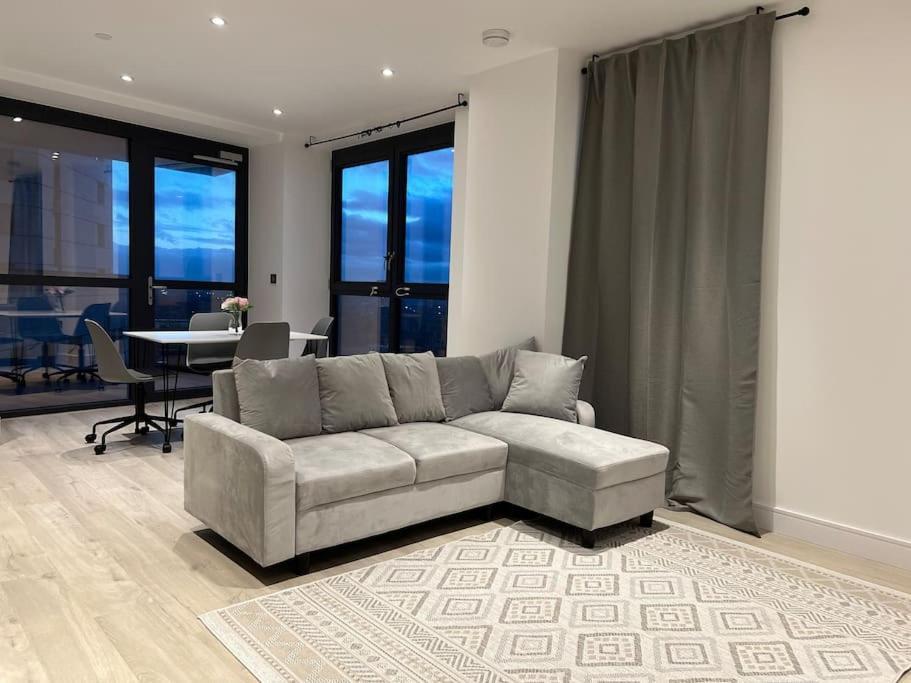 2 Bed Penthouse Style Apartment London Exterior foto